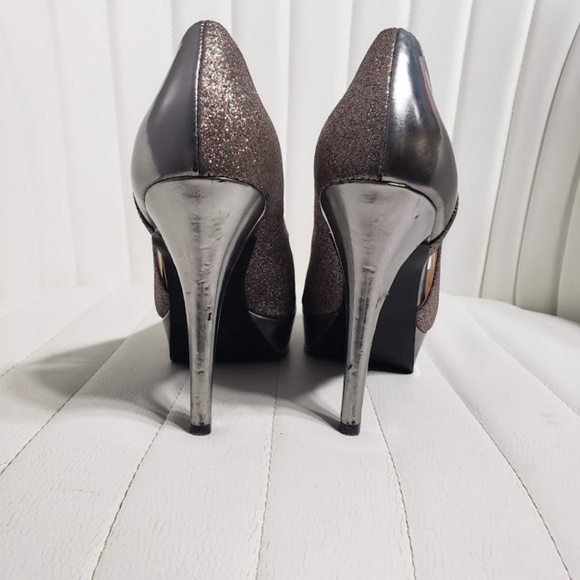 Marc Fisher 'Tumble Silver Glitter Platform 5M - Picture 7 of 7